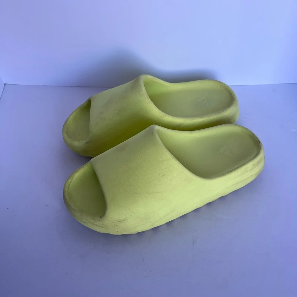 Yeezy Slides‎ in Neon Yellow